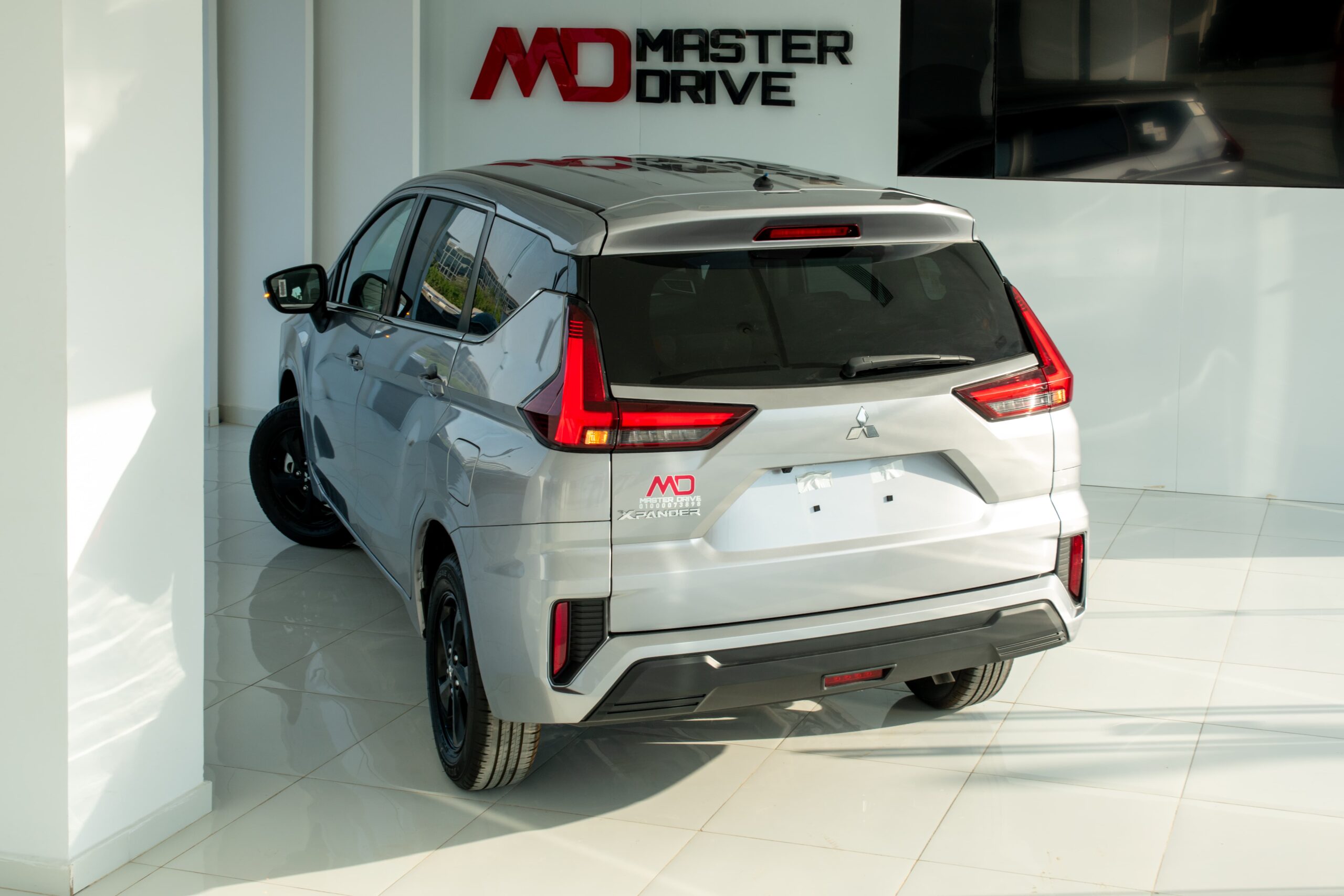 
								Mitsubishi Xpander full									