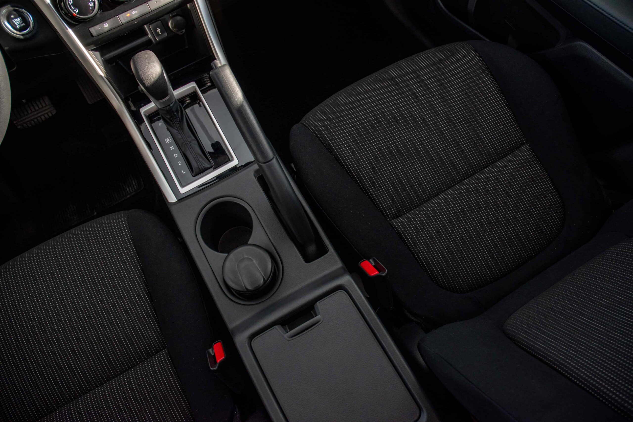 
								Mitsubishi Xpander full									