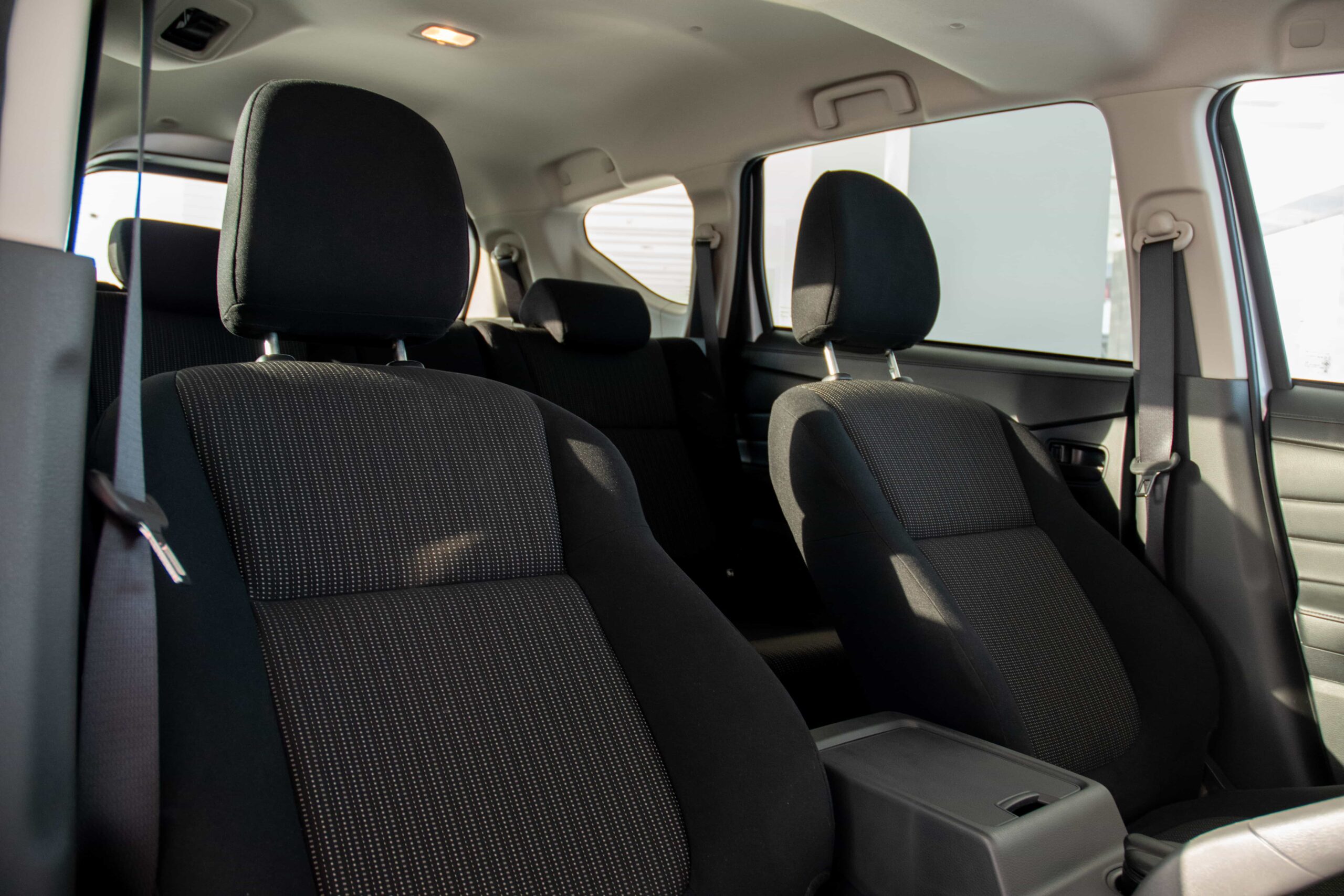 
								Mitsubishi Xpander full									