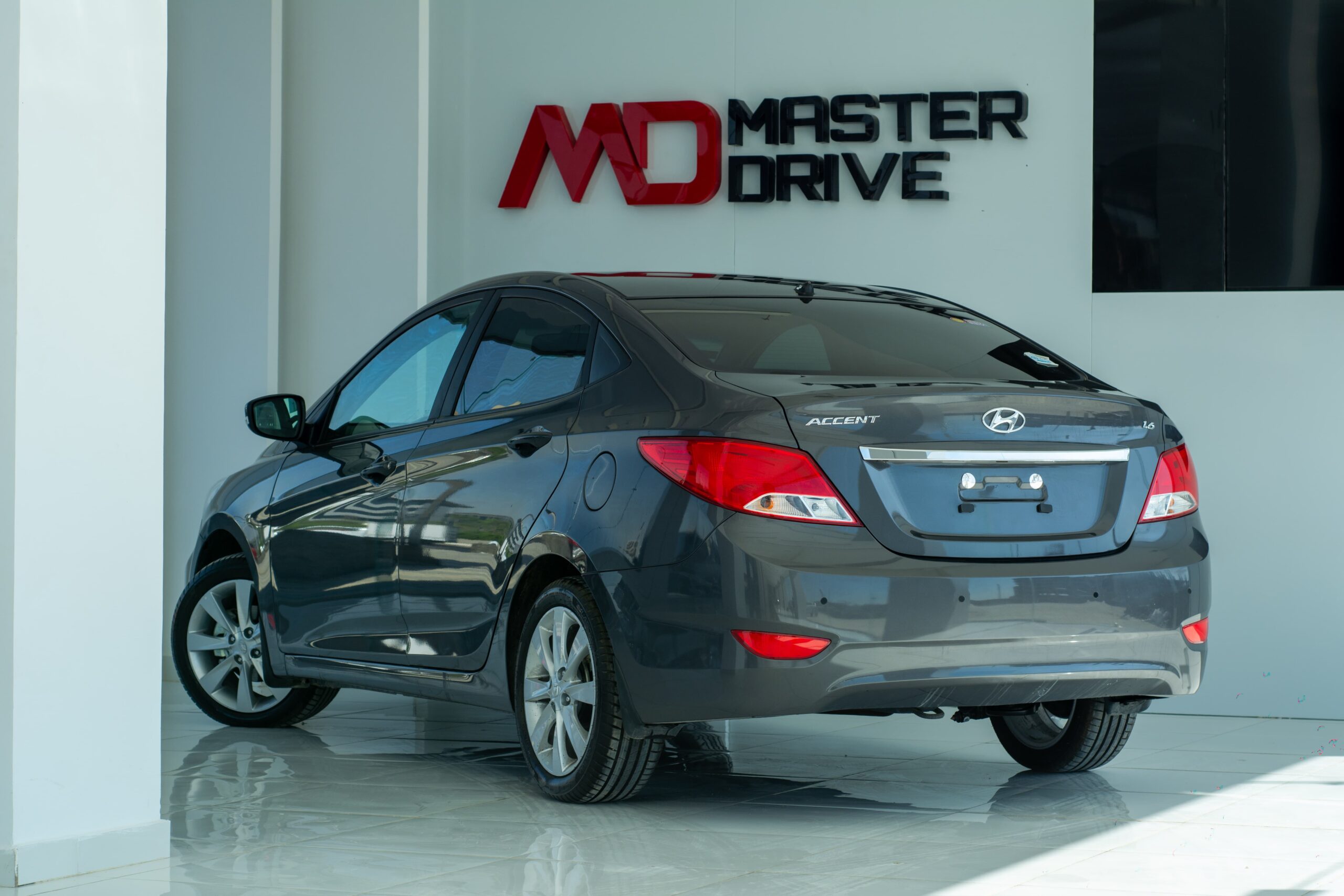 
								Hyundai Accent RB full									