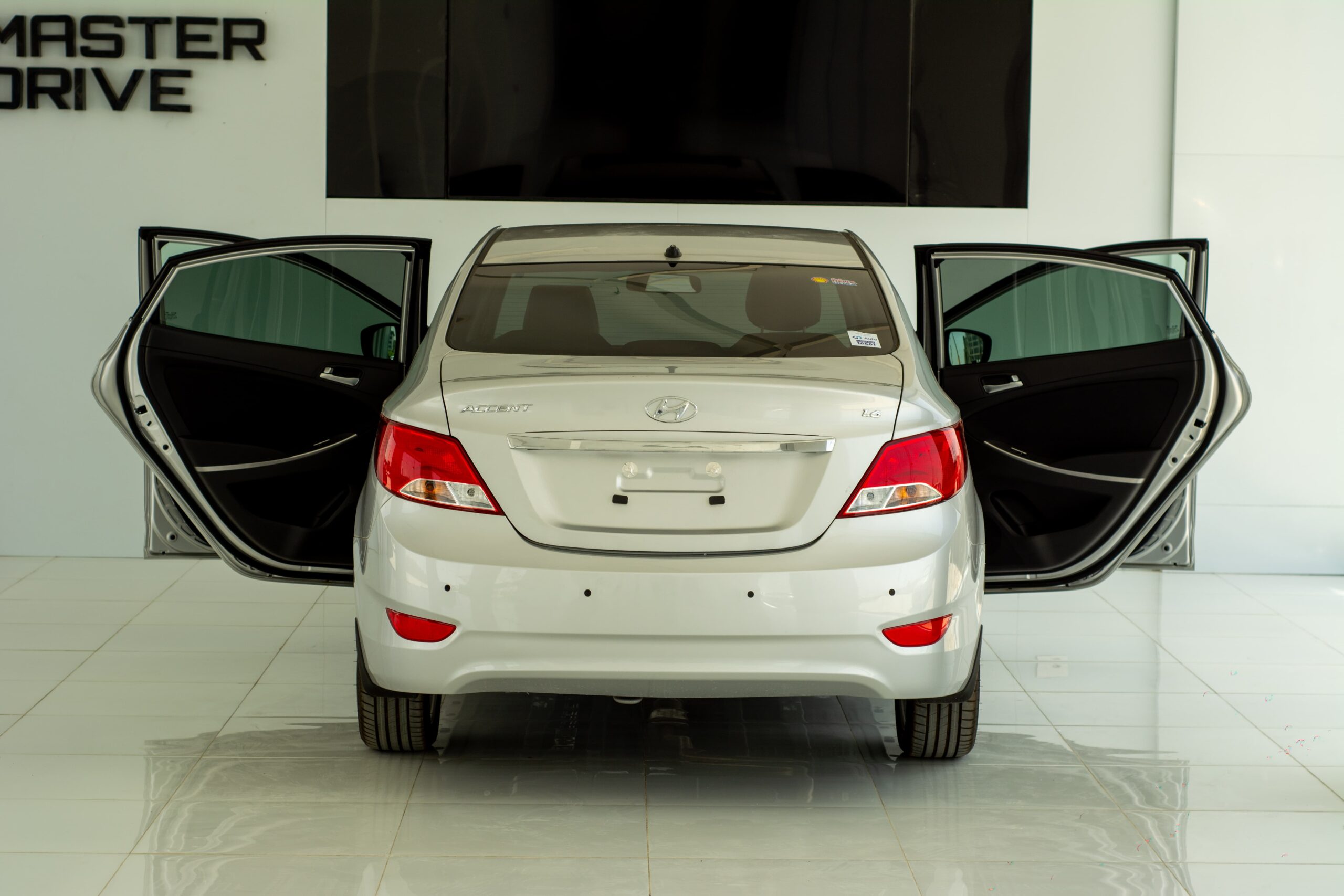 
								Hyundai Accent RB full									