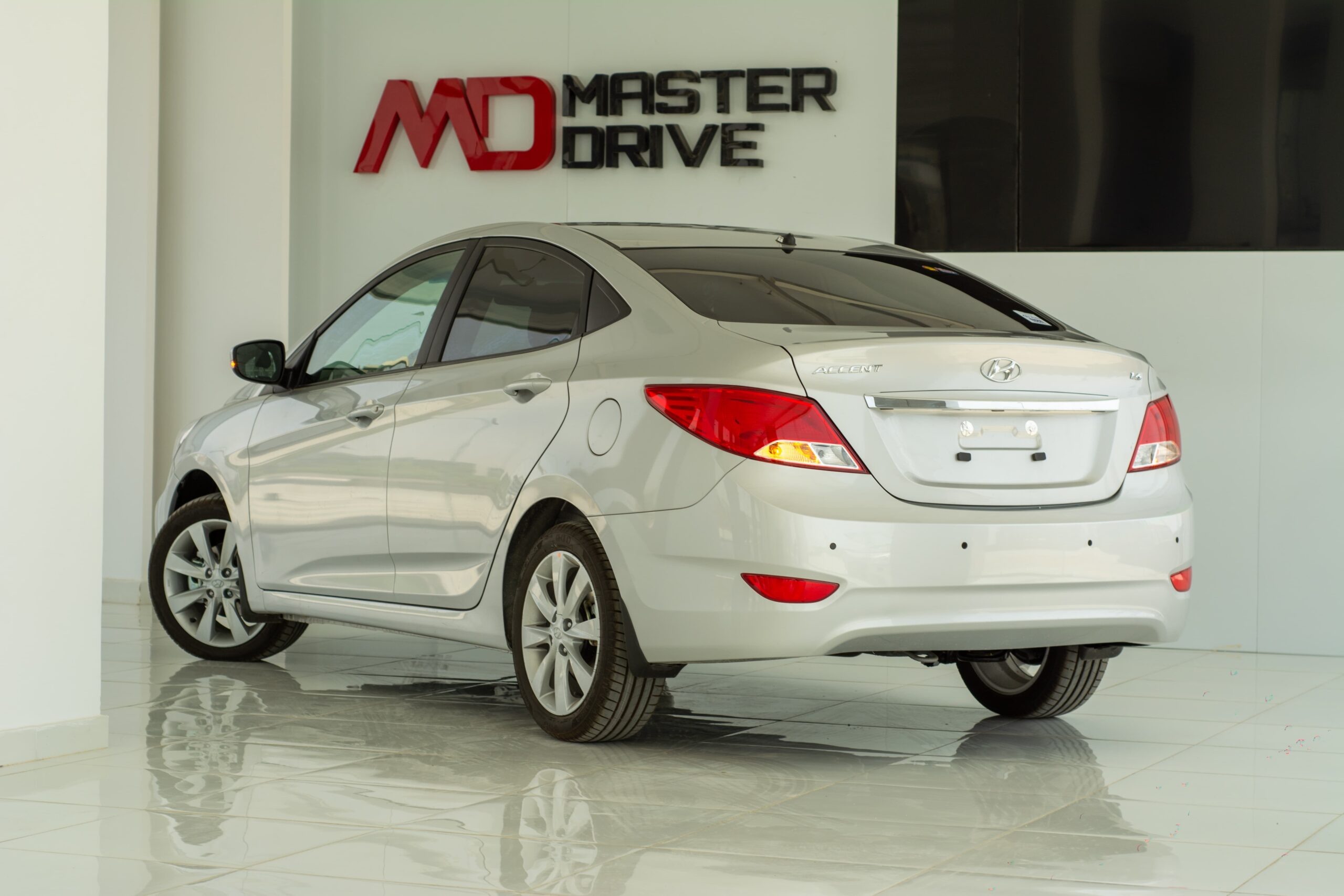 
								Hyundai Accent RB full									