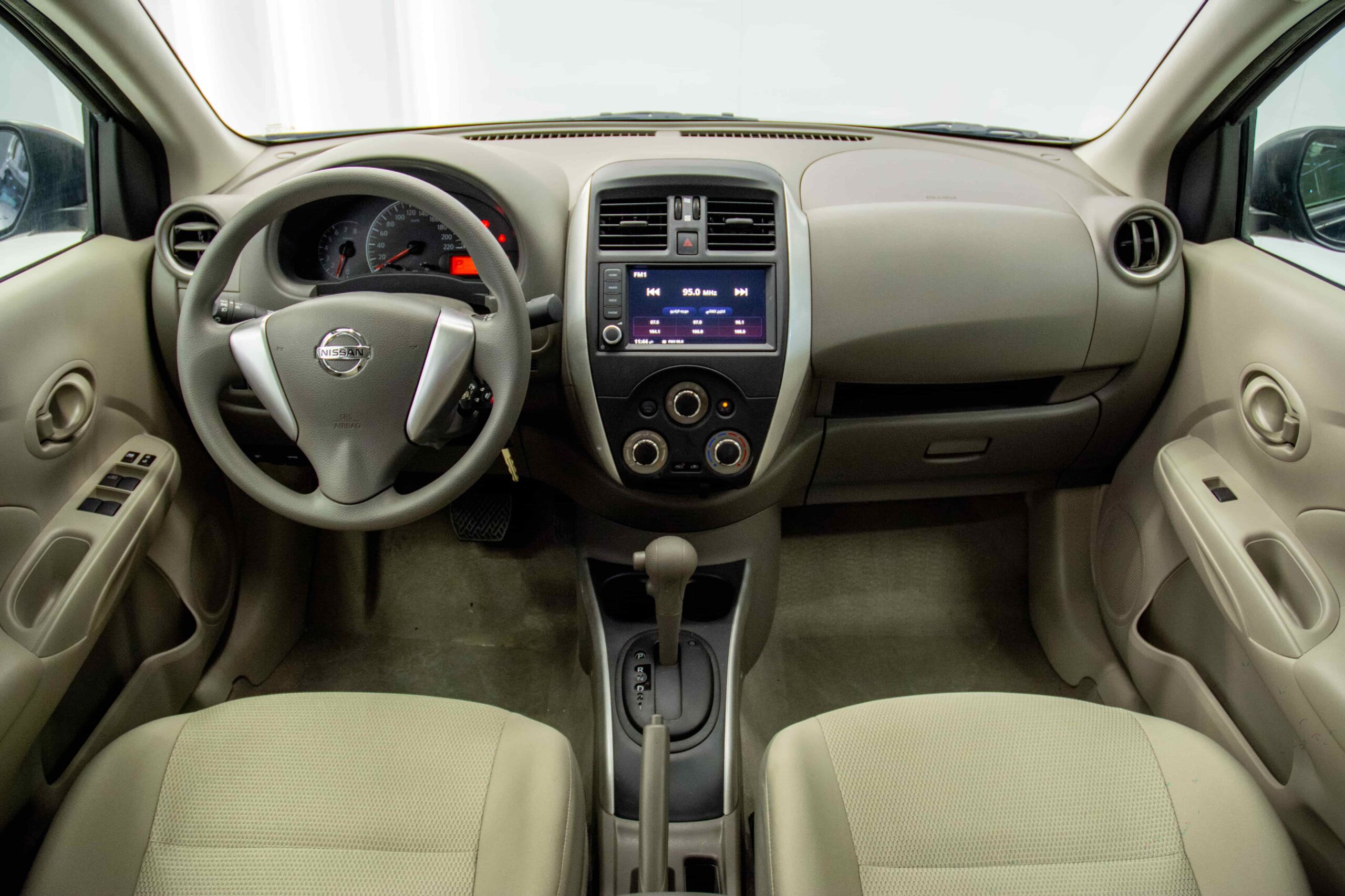 
								Nissan Sunny full									