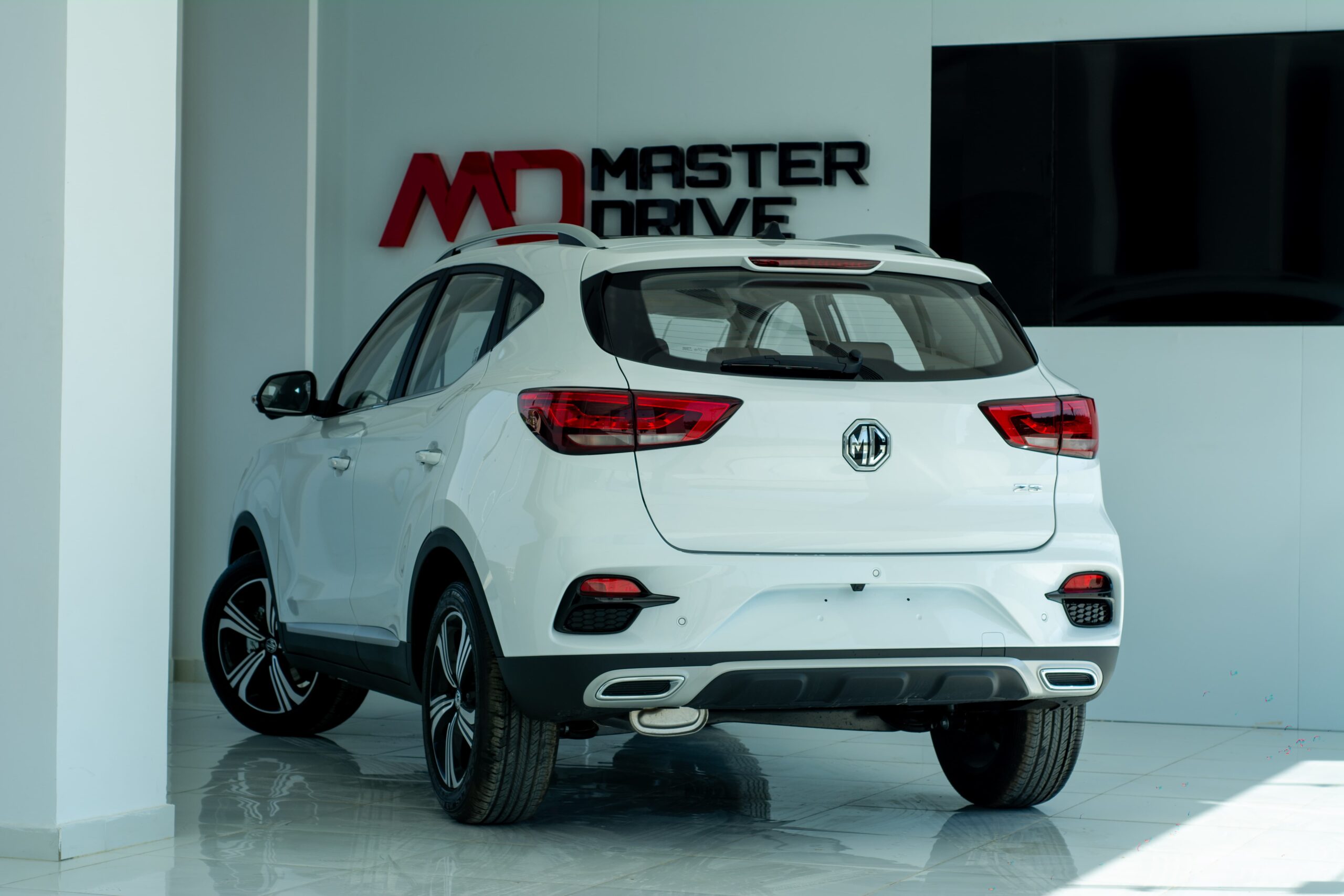 
								MG ZS full									