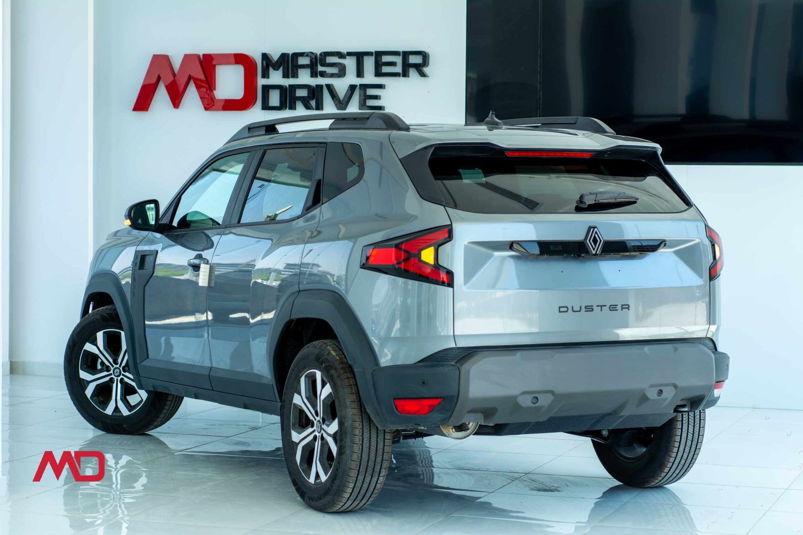 
								Renault Duster full									